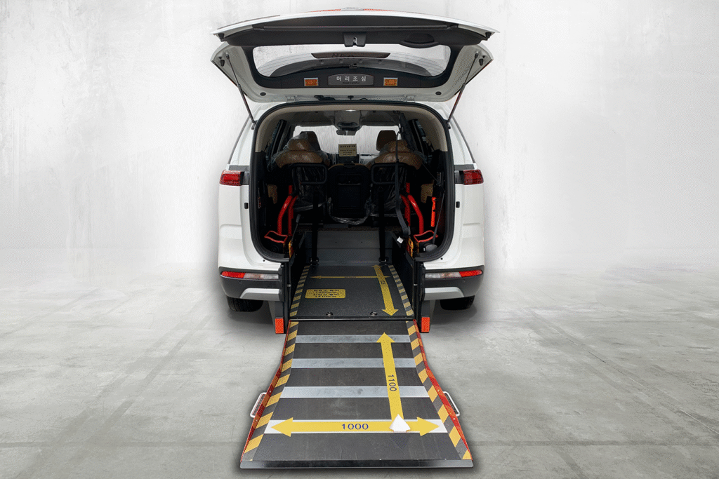 KIA CARNIVAL-REARSIDE