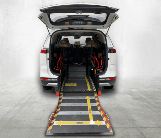 KIA CARNIVAL-REARSIDE